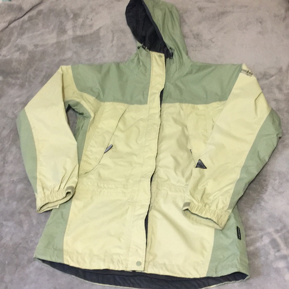 Woman’s Columbia Jacket Size Small